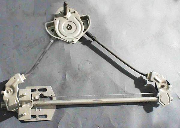 Стеклоподъемник ВАЗ 1118 Калина, 2190 Гранта, Калина2 задний механический правый <b>ОАТ (ДЗА) 1118-6204010</b> - изображение