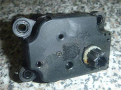 Моторчик климат контроля/MOTOR DUAL ZONE <b>FORD 1440917</b> - изображение Моторчик климат контроля/MOTOR DUAL ZONE <b>FORD 1440917</b> - изображение