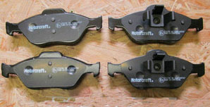 Колодки тормозные передние (эконом)/KIT <b>FORD 1783839</b> - изображение Колодки тормозные передние (эконом)/KIT <b>FORD 1783839</b> - изображение