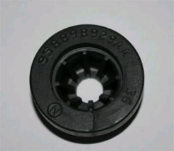 Опора корпуса воз.фильтра FOC-/INSULATOR <b>FORD 7297583</b> - изображение Опора корпуса воз.фильтра FOC-/INSULATOR <b>FORD 7297583</b> - изображение