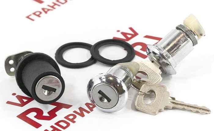 Замок багажника ВАЗ 2111, 2112 в сборе с личинками <b>ГРАНД РИ АЛ GR03015 / 22687</b> - изображение