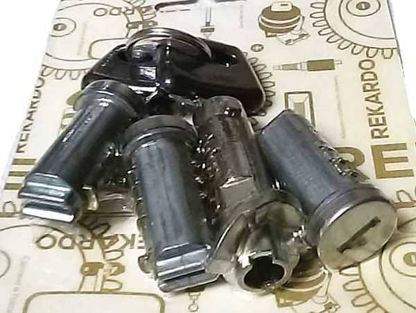 Личинки замков дверей ВАЗ 2123 , багажника + ротор замка зажигания в БЛУ <b>Рекардо RR01665</b> - изображение 1