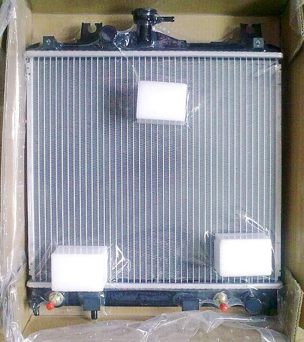 Радиатор MITSUBISHI PAJERO JUNIOR 95-98 / MINI 94-98 <b>SAT MC00013</b> - изображение 1