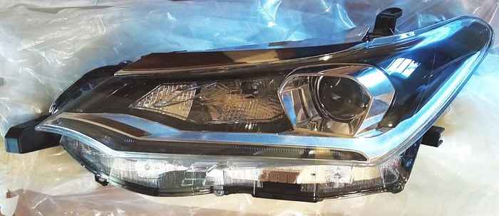 Фара Toyota Corolla Fielder (E160) 15- / Corolla Axio (E160) 15- (Слева / LED / ДХО / Комплектация WxB) <b>SAT ST-12-597CL</b> - изображение