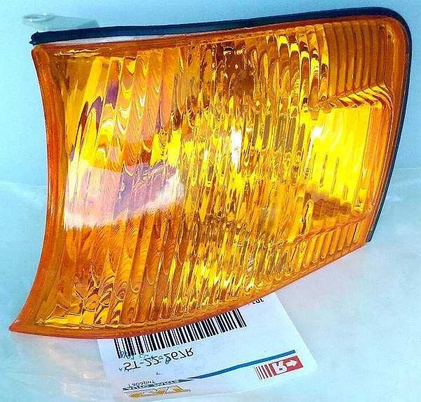 Габарит TOYOTA CHASER TOURER 96-01 желтый 22-267 <b>SAT ST-22-267L</b> - изображение 1