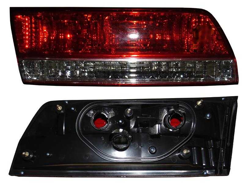 Вставка в крышку багажника TOYOTA MARK II 98-01 22-281 <b>SAT ST-22-281L</b> - изображение Вставка в крышку багажника TOYOTA MARK II 98-01 22-281 <b>SAT ST-22-281L</b> - изображение