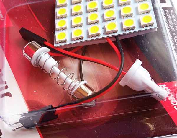 Панель светодиодная освещения салона 24 SMD (46х30мм, 6х4шт) белая, 2 переходника 12V  - изображение 3