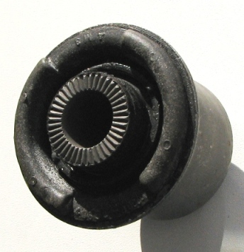 Сайлентблок нижнего FR рычага 4WD MARK2 105 / 115 <b>TOYOTA 48654-30060</b> - изображение