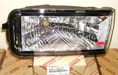 Фара противотуманная LAND CRUISER 200 07- прав. 81211-60220 <b>TOYOTA 81211-60221</b> - изображение