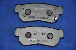 Колодки тормозные дисковые задний для HYUNDAI GETZ(TB), MATRIX(FC), SANTA FE(SM), SONATA(EF,NF), TUCSON(JM), XG(XG) / KIA MAGENTIS(MG) <b>PARTS-MALL PKA-009</b> - изображение 2