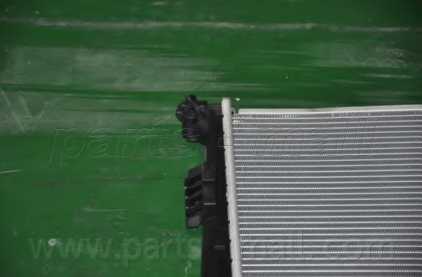 Радиатор охлаждения двигателя PARTS-MALL PXNDA-204 - изображение 2